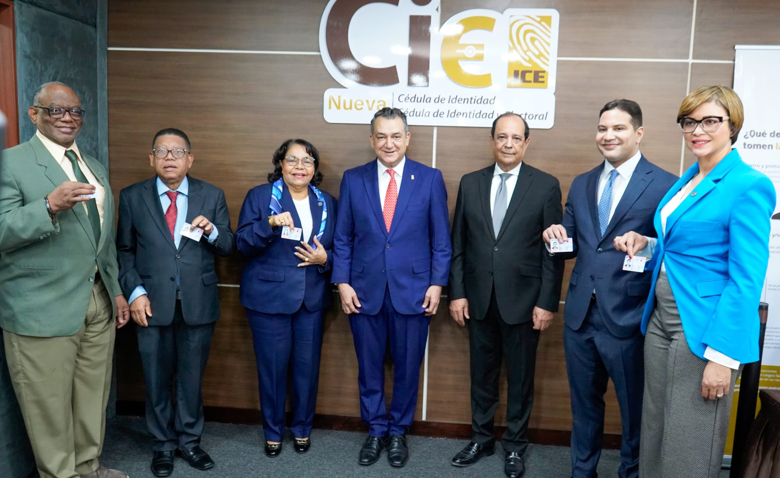 Pleno de la Cámara de Cuentas obtiene nueva cédula de identidad y electoral en la JCE