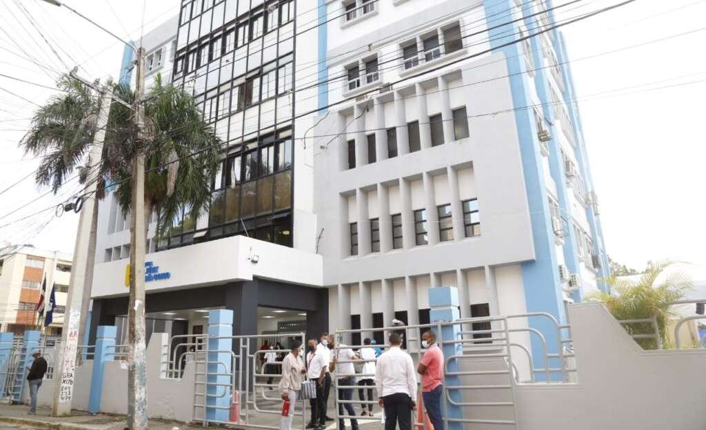 Contaminación y accidentes en el V Centenario, a poco metros del hospital Félix María Goico