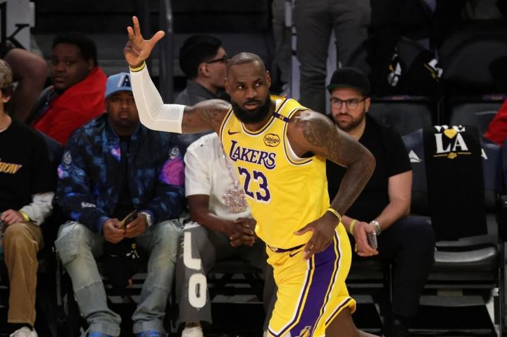 LeBron James siembra dudas sobre su futuro: «No tengo ni idea, solo quiero vivir»