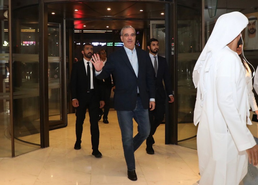 Abinader llega a Dubái para participar en la Cumbre Mundial de Gobiernos junto a líderes