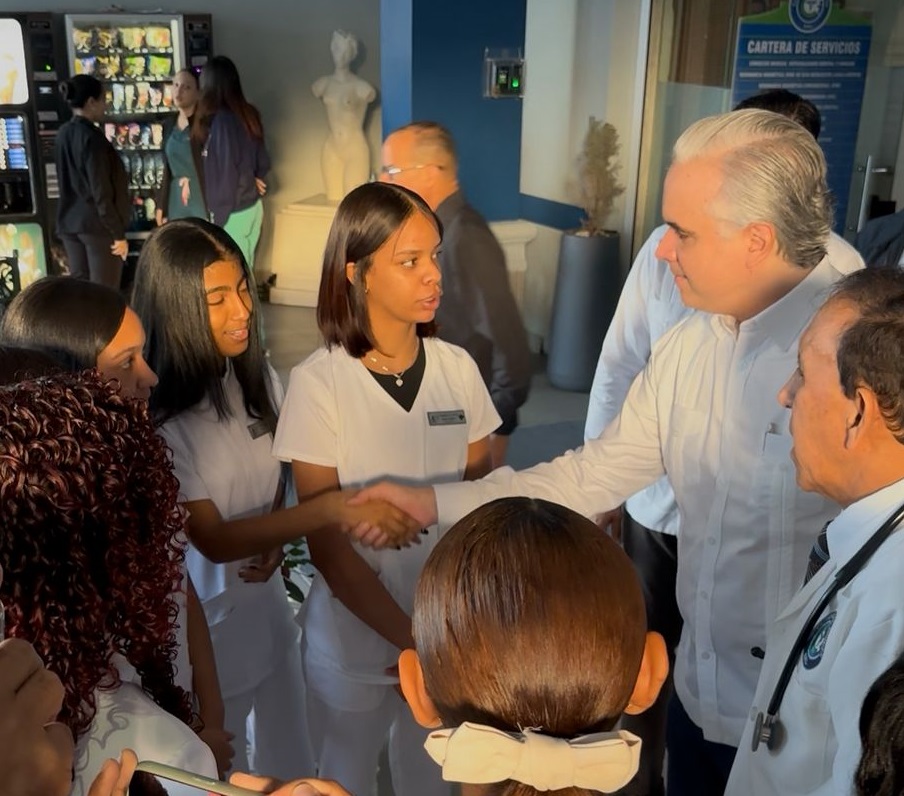 Ministro De Camps destaca inversión en capacitación docente