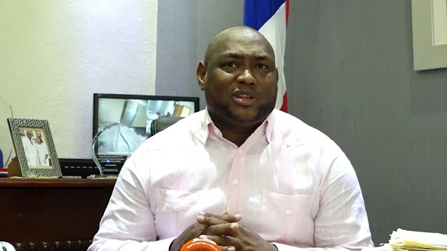 Marcial Reyes critica gestión actual en La Caleta