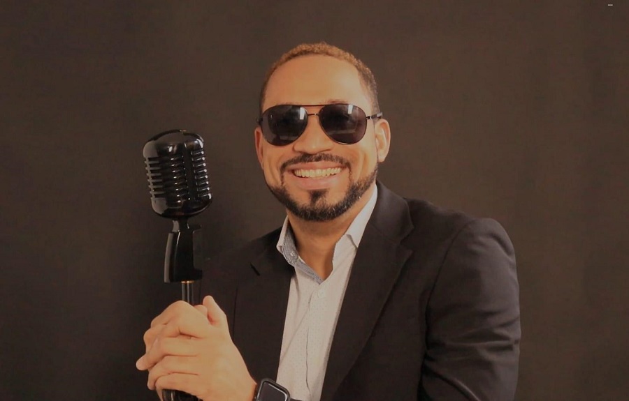 Néstor Alduey lanza video oficial de “No aprieten el botón”