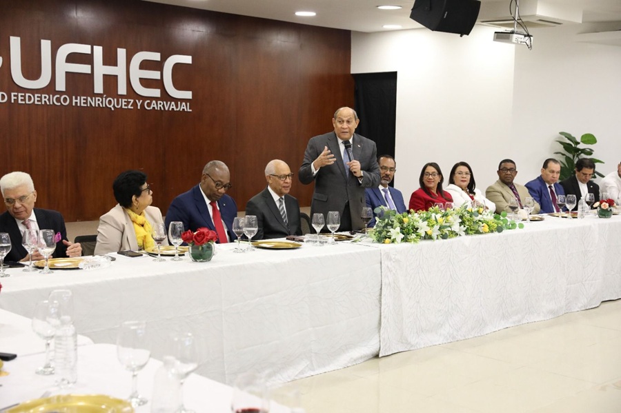 Ministro del MESCyT sostiene encuentro con rectores de 59 universidades del país