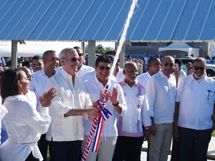 Abinader y Fellito Suberví ponen en servicio acueducto por bombeo más grande del país