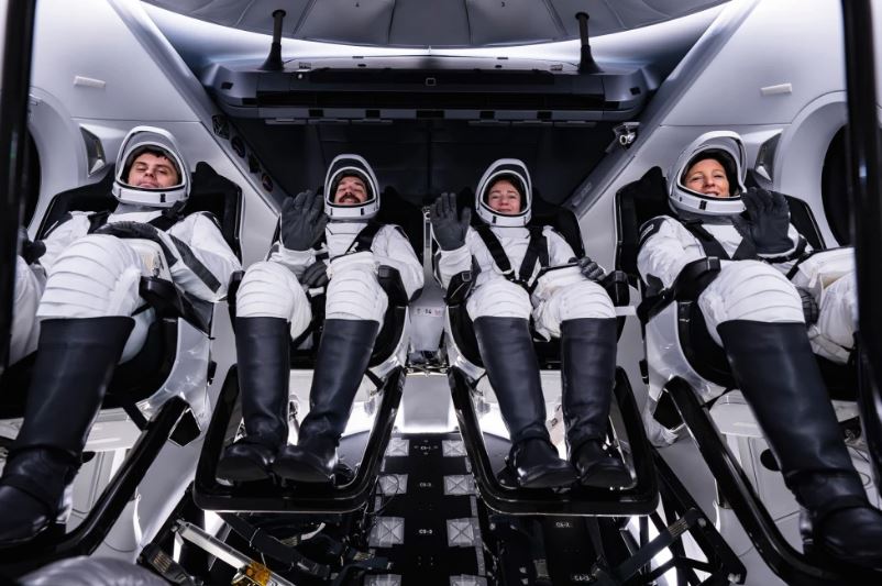 Llegan nuevos astronautas a la Estación Espacial Internacional en reemplazo de tripulación evacuada