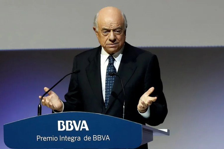 El BBVA y su expresidente Francisco González serán juzgados por el caso Villarejo