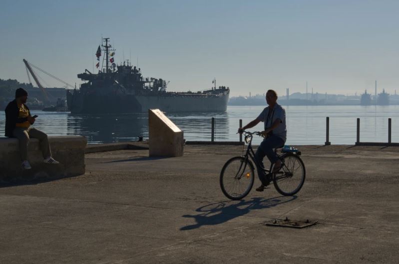 Cuba inicia con la distribución de ayuda humanitaria procedente de México