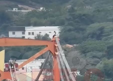 Hombre provoca movilización de los cuerpos de socorro en Santiago