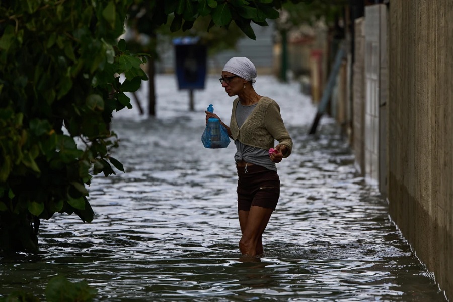 Frente frío avanza por Cuba; el Malecón habanero sufre fuertes inundaciones