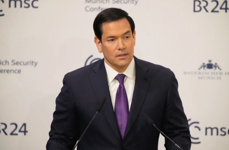 Rubio suaviza tono en discurso ante aliados europeos, pero se mantiene fiel a postura de Trump