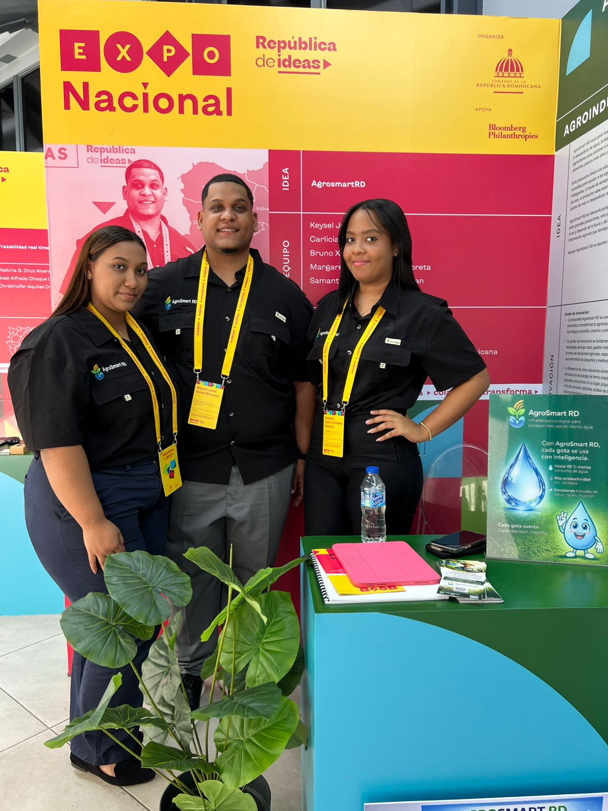 Talento joven de UCATEBA proyecta a Barahona en la Expo Nacional República de Ideas con AgroSmart RD
