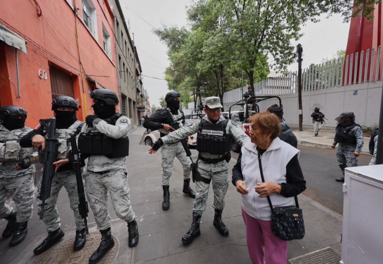 Una mujer, un cerco por tierra y aire y una violenta batalla. Así acabó México con el líder del Cártel de Jalisco