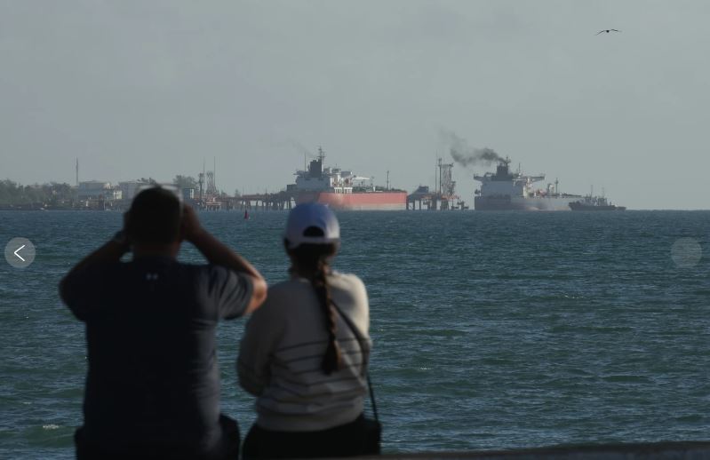 Buque ruso con 730.000 barriles de petróleo llega a Cuba pese a bloqueo energético de EEUU