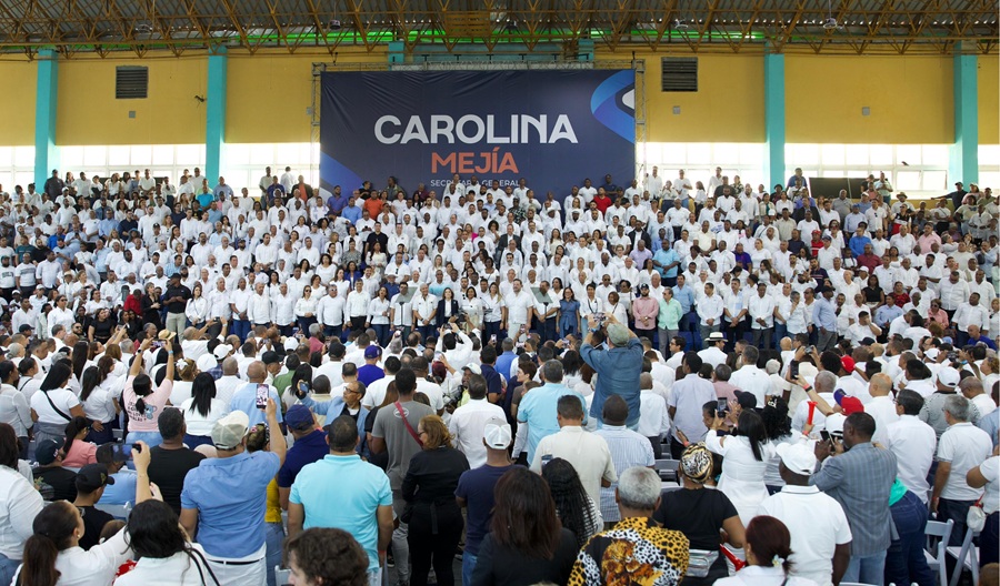 Carolina reafirma fortaleza con masivo acto de apoyo mientras rinde cuentas como secretaria general