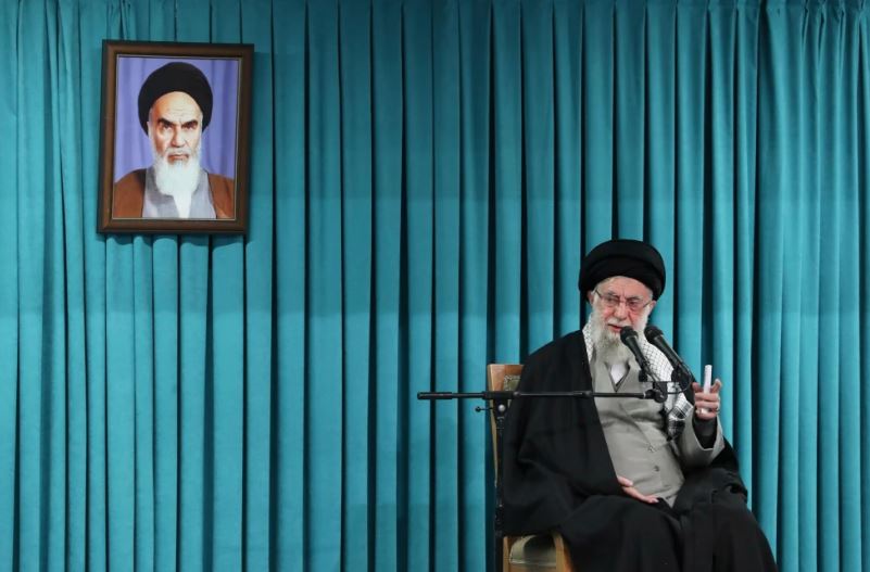 El líder supremo de Irán, el ayatolá Alí Jamenei, en el poder desde 1989, muere a los 86 años