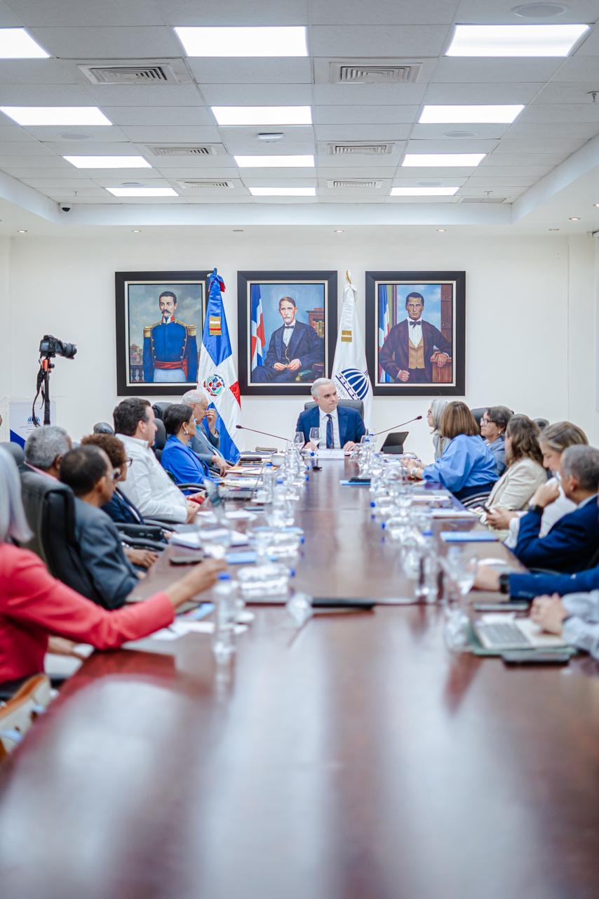 De Camps inicia preparación del año escolar 2026-2027 con Orden 04-2026