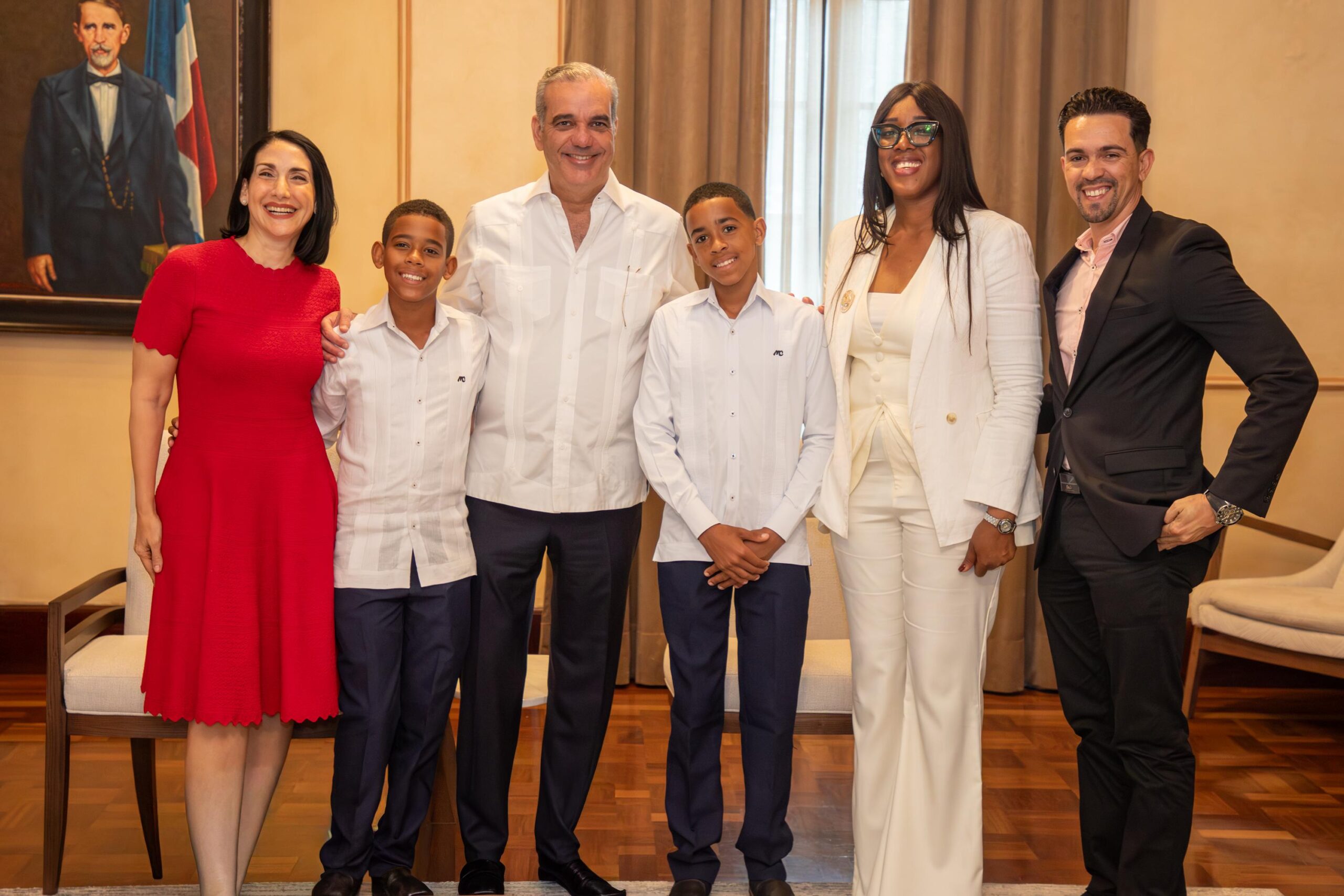 Presidente recibe al estudiante Hensel Aquino García, apodado “Pico de Oro” por su elocuencia y seguridad al expresarse