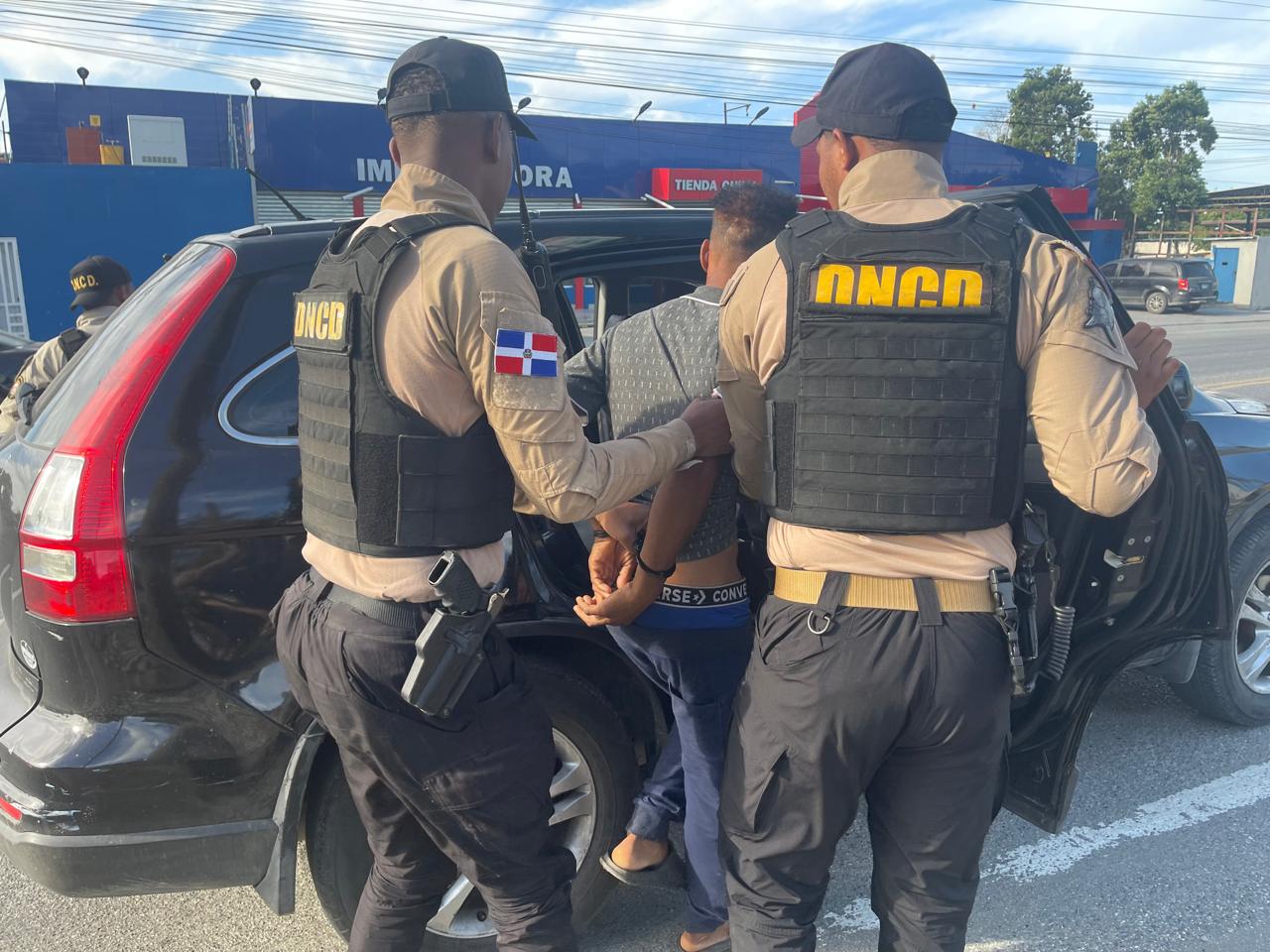 DNCD y MP ocupan cientos de gramos de cocaína, marihuana y crack en Baní