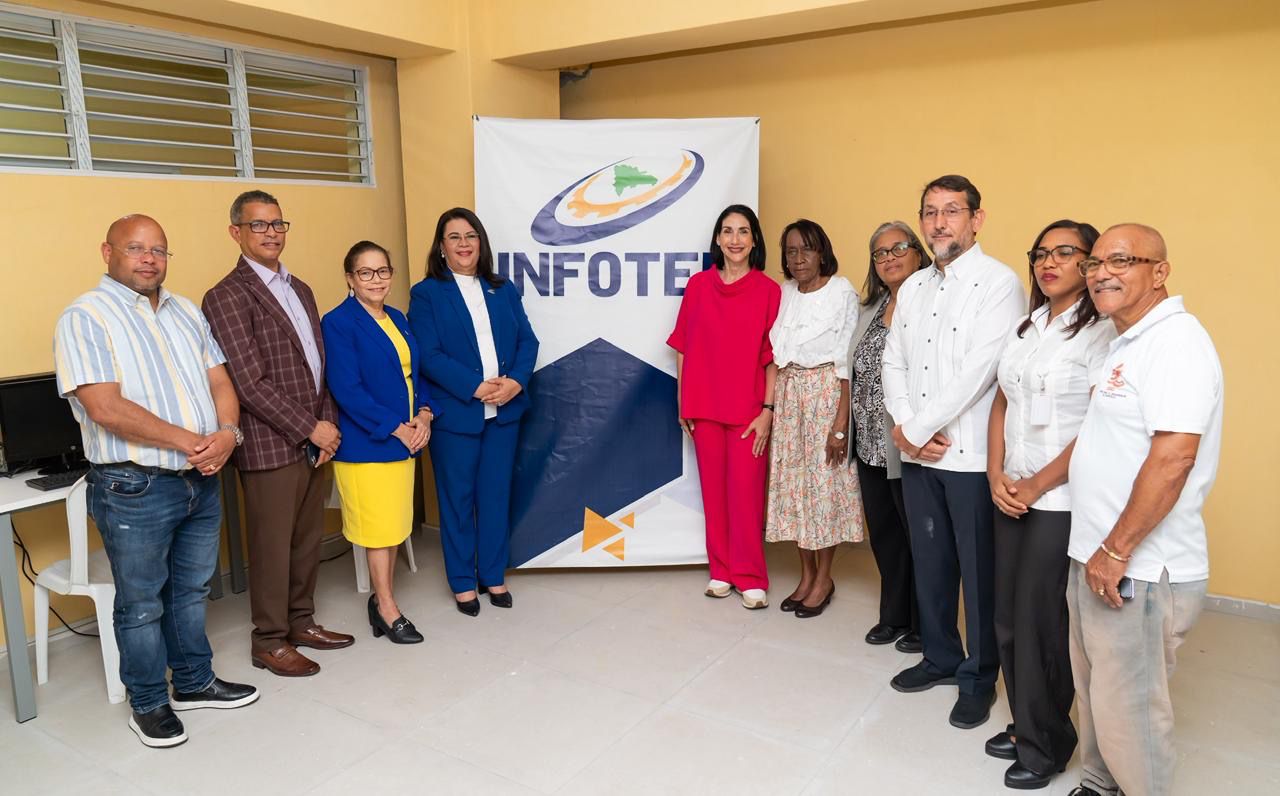Primera dama inaugura aulas de belleza e informática equipadas por INFOTEP en Capotillo