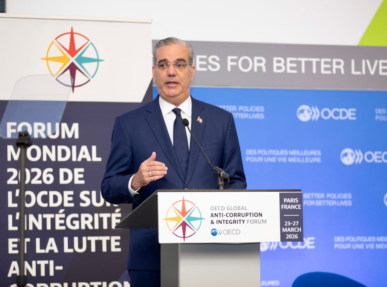 Abinader reafirma la integridad como eje estratégico del Estado en Foro Global Anticorrupción en París