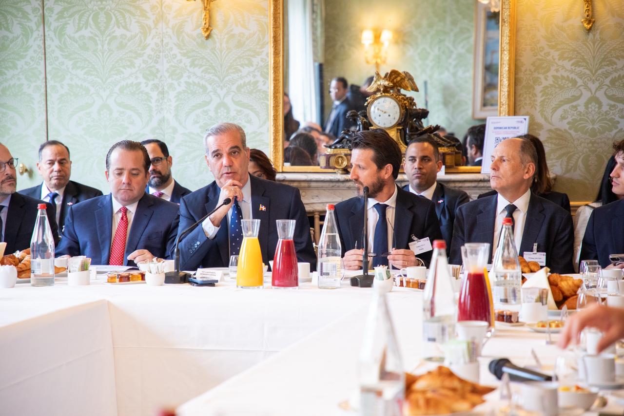 Abinader se reúne con empresarios franceses que reconocen a RD como su principal destino de inversión en el Caribe