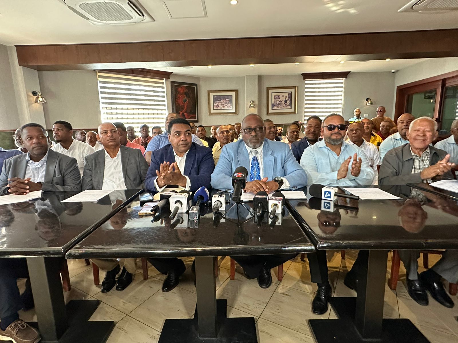 Transportistas anuncian que mantendrán tarifas pese al alza de combustibles en respaldo a estabilidad económica