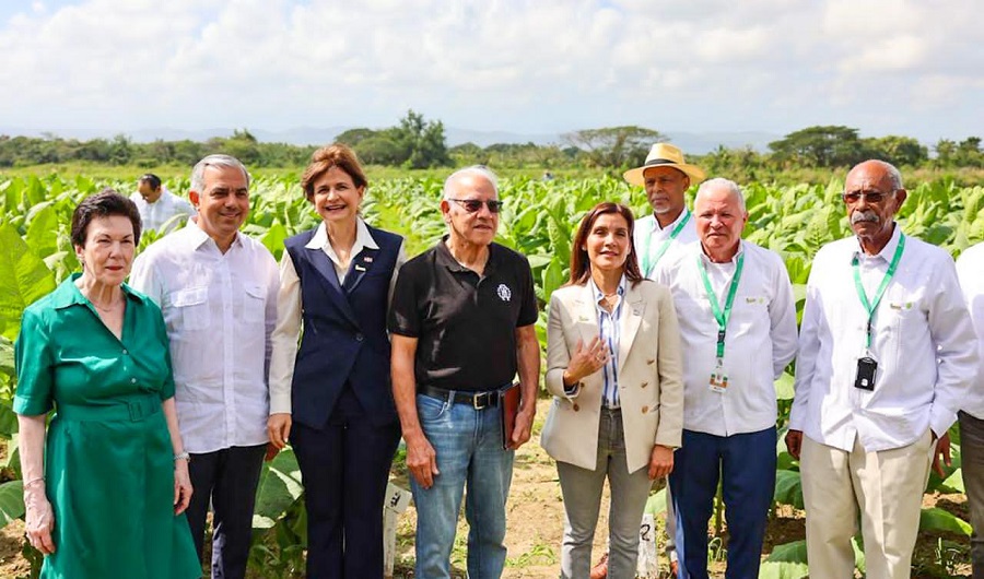 Industria del tabaco impulsa la economía, afirma la vicepresidenta Raquel Peña