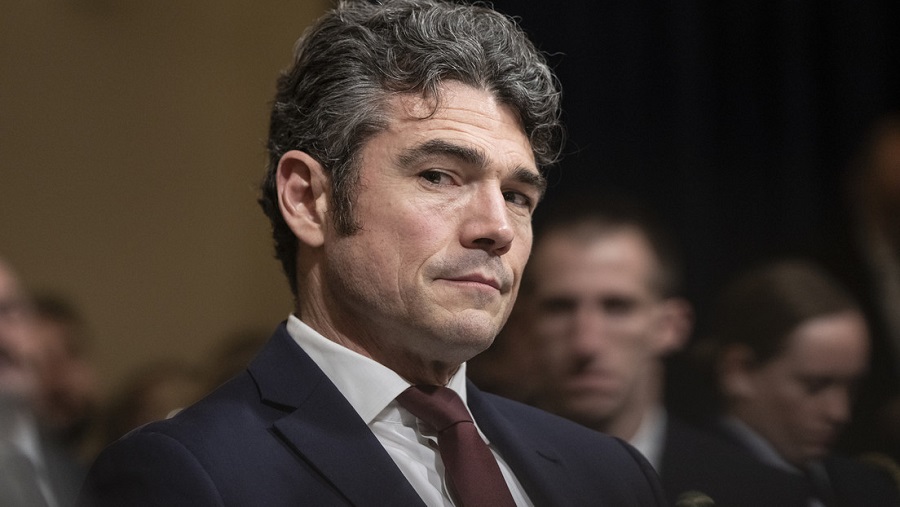 FBI abre pesquisa contra exfuncionario por datos clasificados