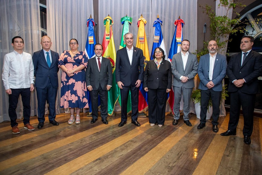 Abinader impulsa transparencia en clase magistral internacional