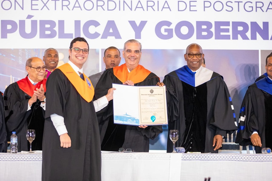 Abinader encabeza histórica graduación de 199 servidores públicos y fortalece la profesionalización del Estado