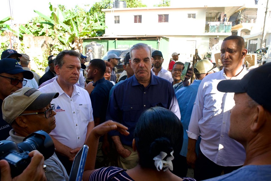 Abinader visita zonas impactadas por inundaciones en Gaspar Hernández