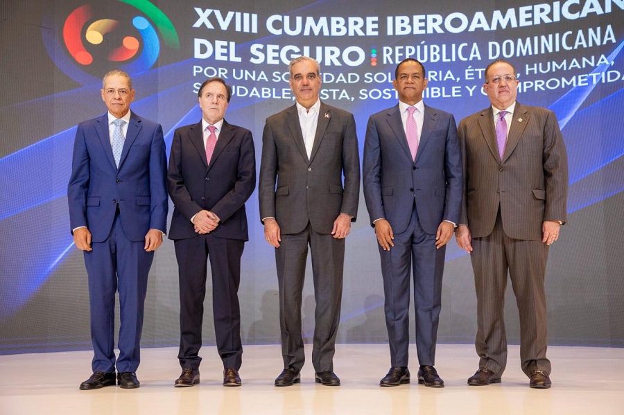 Presidente Abinader encabeza apertura de la Cumbre del Seguro