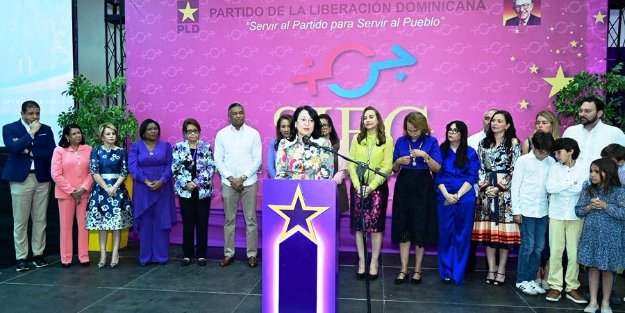 PLD reconoce a Rosa Rita Álvarez con la Medalla al Mérito Profesor Juan Bosch