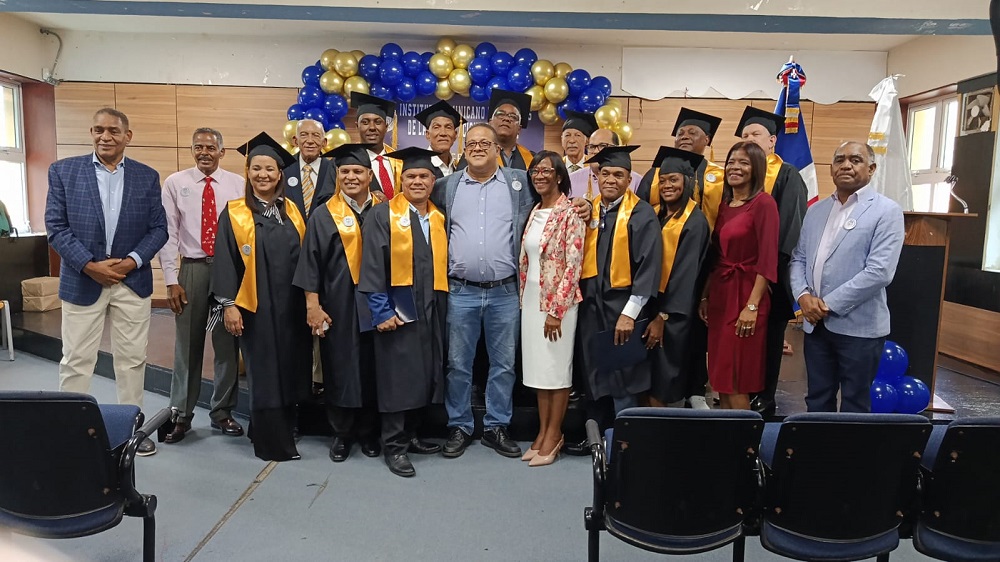 En su primera graduación IDCCA inviste 12 nuevos periodistas