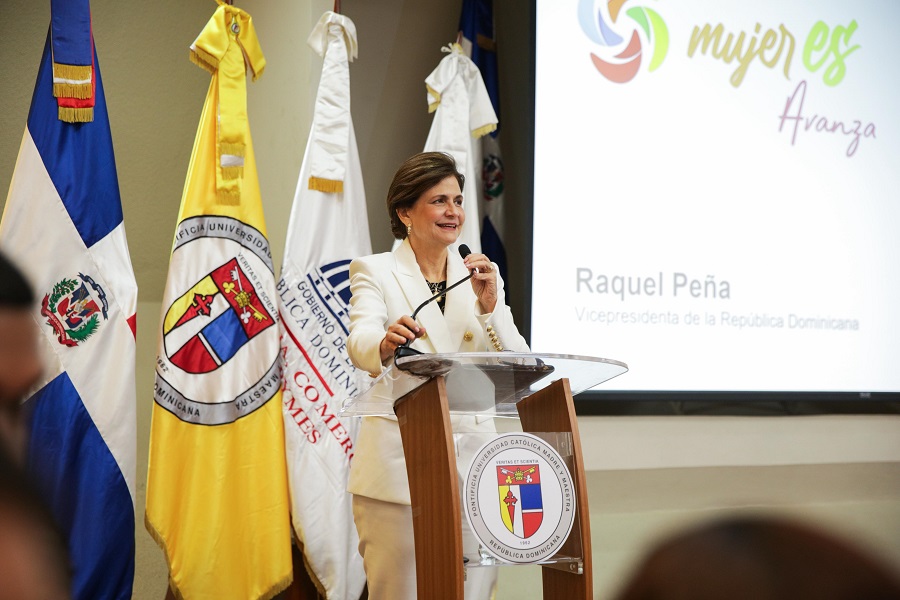 Raquel Peña encabeza graduación de 116 empresarias del programa MujerEs Avanza