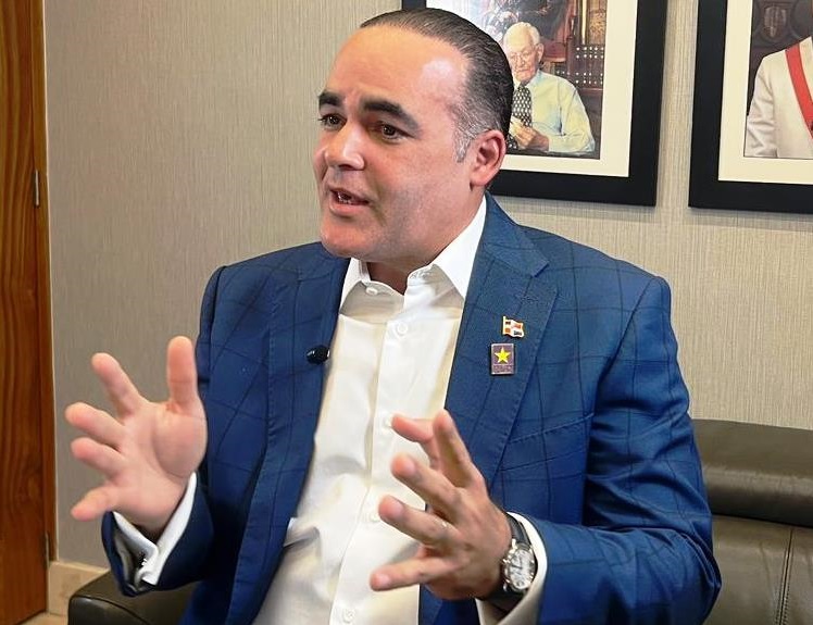Robert De la Cruz pondera condiciones de todos los aspirantes a la candidatura presidencial del PLD
