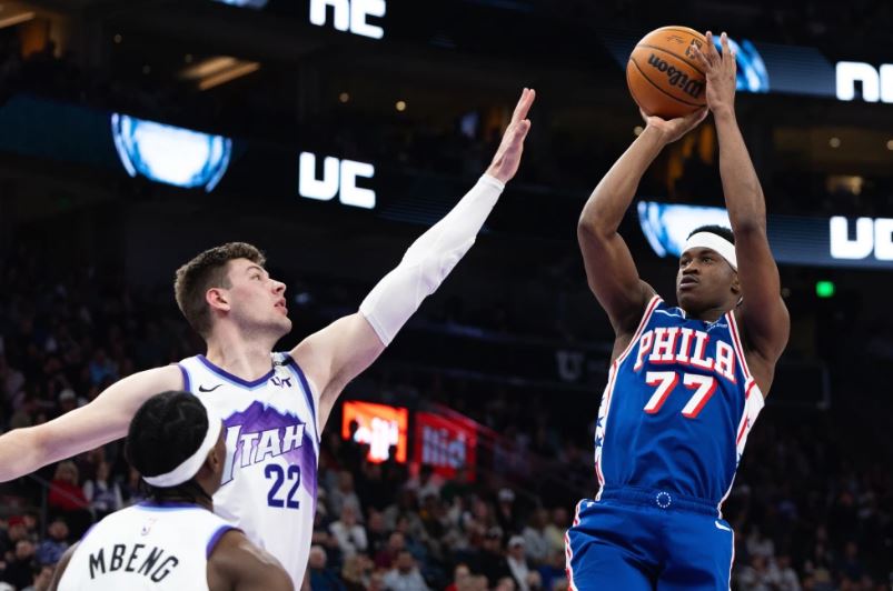 El doble-doble de Edgecombe ayuda a los 76ers a vencer 126-116 al Jazz