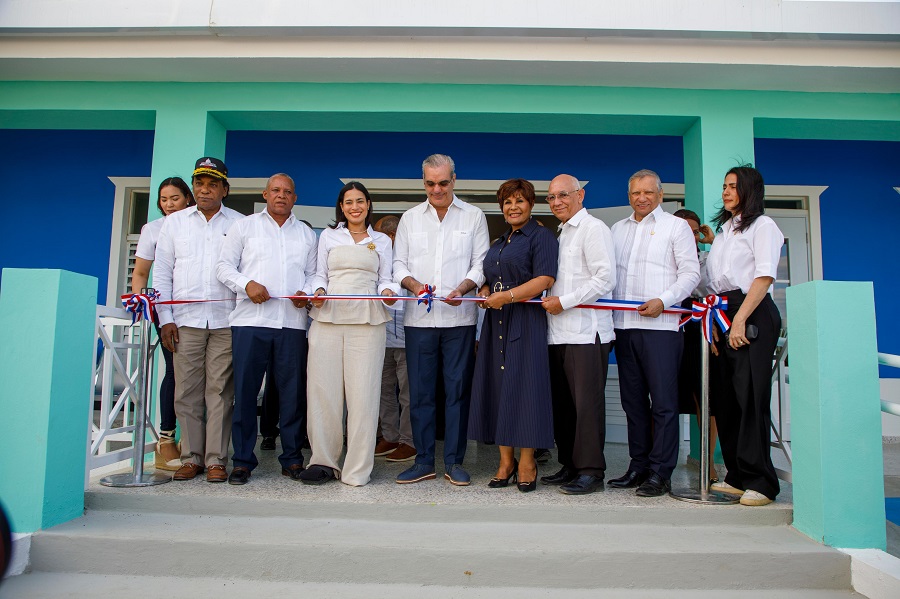Abinader inaugura centro educativo inicial, honra legado de Nelsy Cruz en Montecristi
