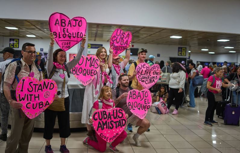 Caravana de más de 500 delegados de 30 países se da cita en Cuba con ayuda humanitaria