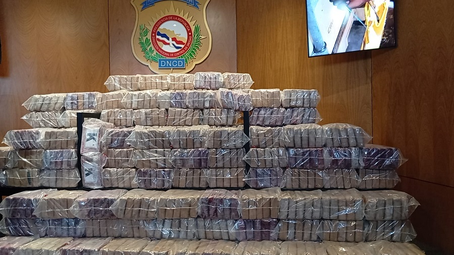 DNCD intercepta contenedor con 700 paquetes de presunta cocaína en Caucedo