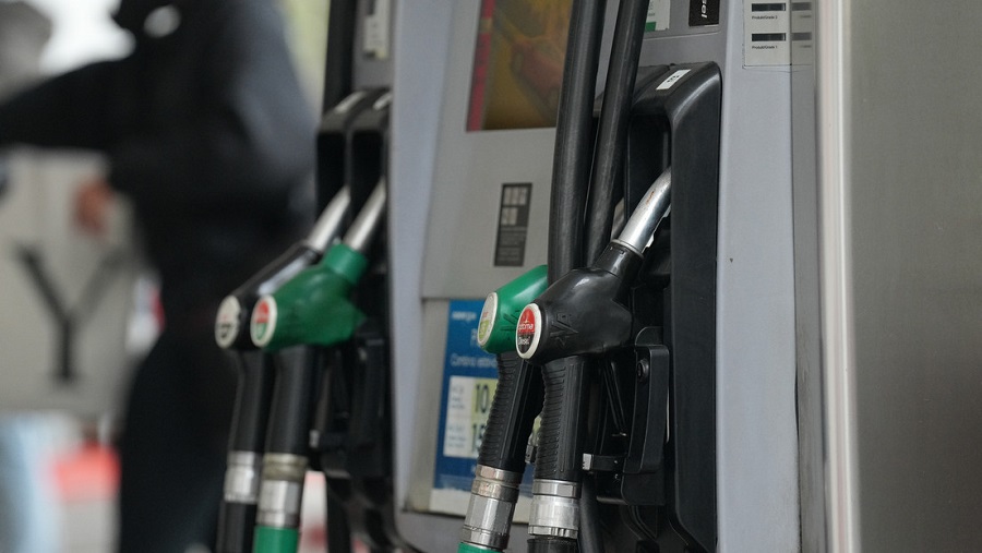 El Brent supera los 100 USD tras el cierre del estrecho de Ormuz