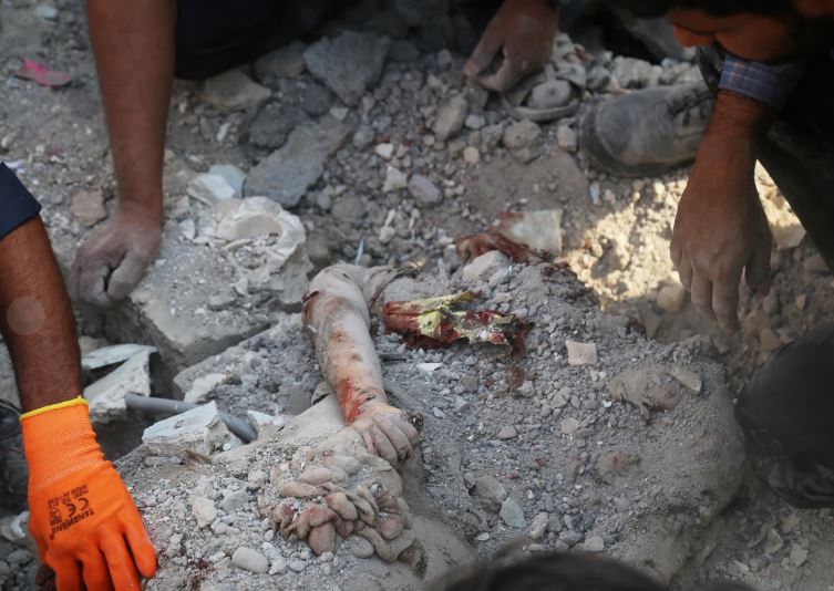 EEUU hunde buque de guerra iraní; Teherán advierte de destrucción generalizada en Oriente Medio