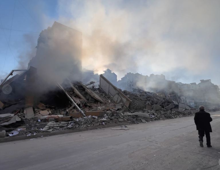 EEUU e Irán intercambian amenazas mientras guerra continúa sin un final a la vista