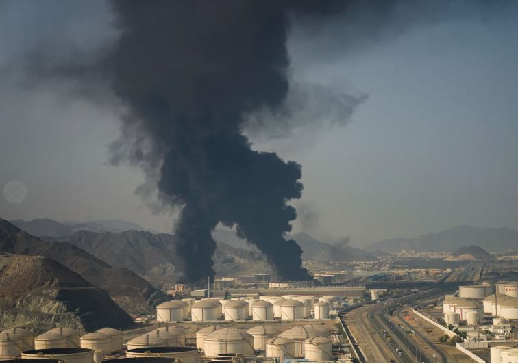 Estados del Golfo interceptan nuevos misiles y drones mientras Irán amenaza con ampliar la guerra