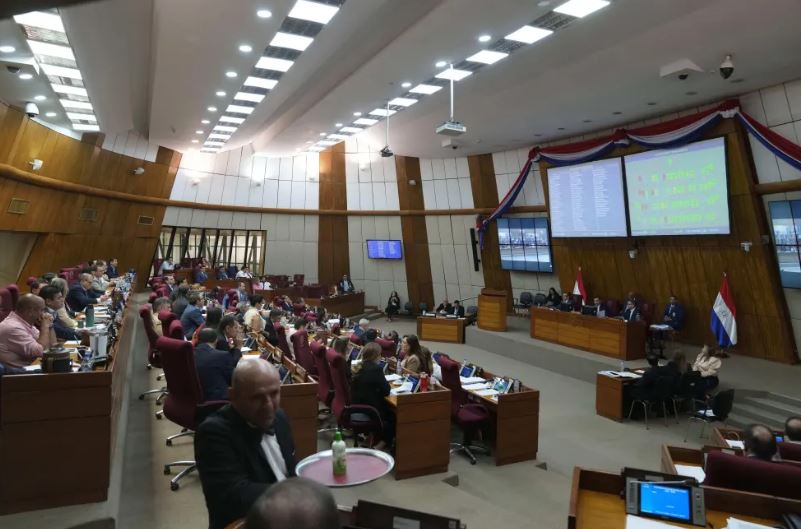 Paraguay aprueba un polémico acuerdo que permitirá presencia militar de Estados Unidos