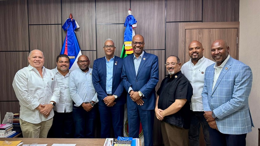 Veteranos de FF.AA. y PN estrechan lazos con gremios de prensa