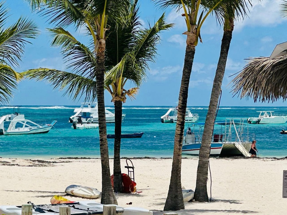 Adompretur exhorta regular caos marítimo en franja de bañistas en playa de Bávaro