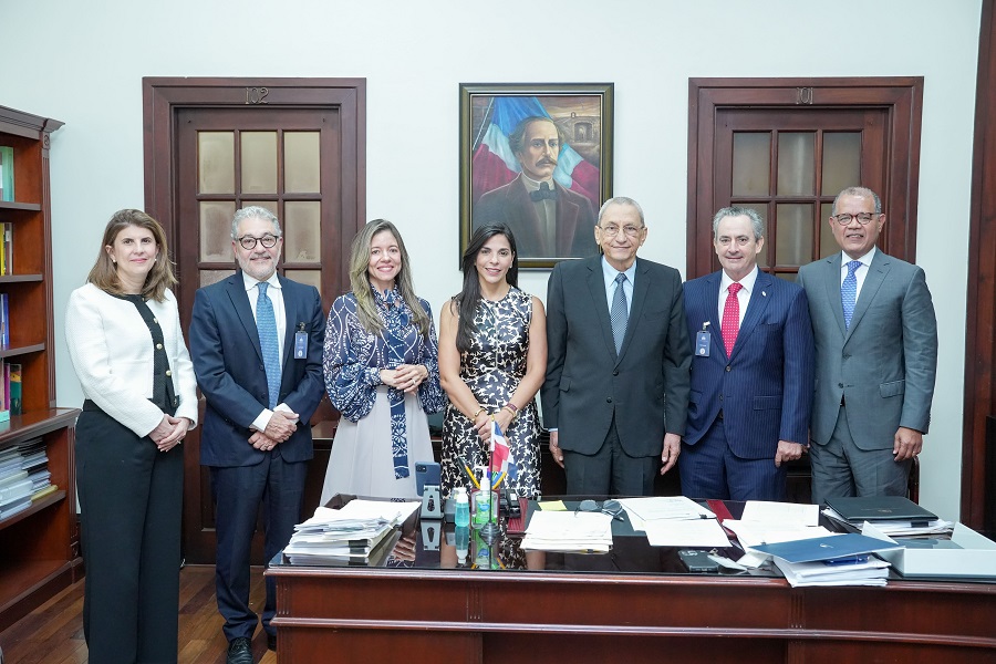 AMCHAMDR sostiene reunión con “Consultor Jurídico del Poder Ejecutivo” para abordar prioridades legislativas