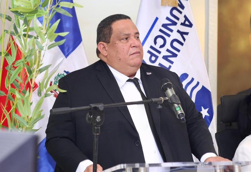 Azua: Alcalde rinde cuentas y propone plan vial